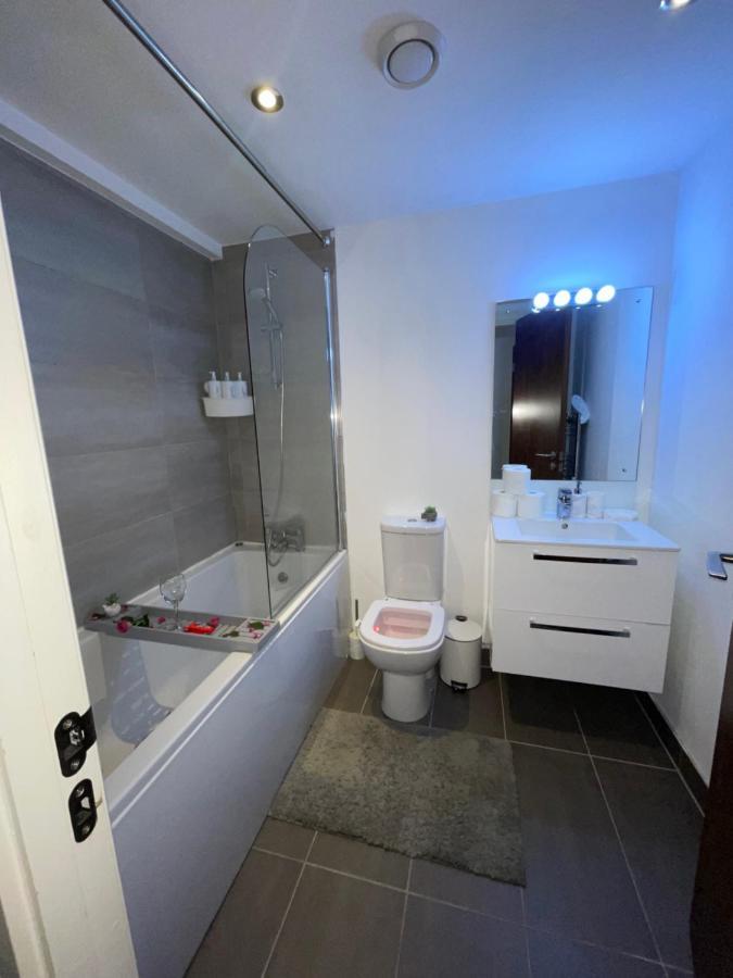 Modern Spacious 1 Bed Flat In Birmingham City Centre With Free Parking, Fast Free Wifi And Netflix Eksteriør billede
