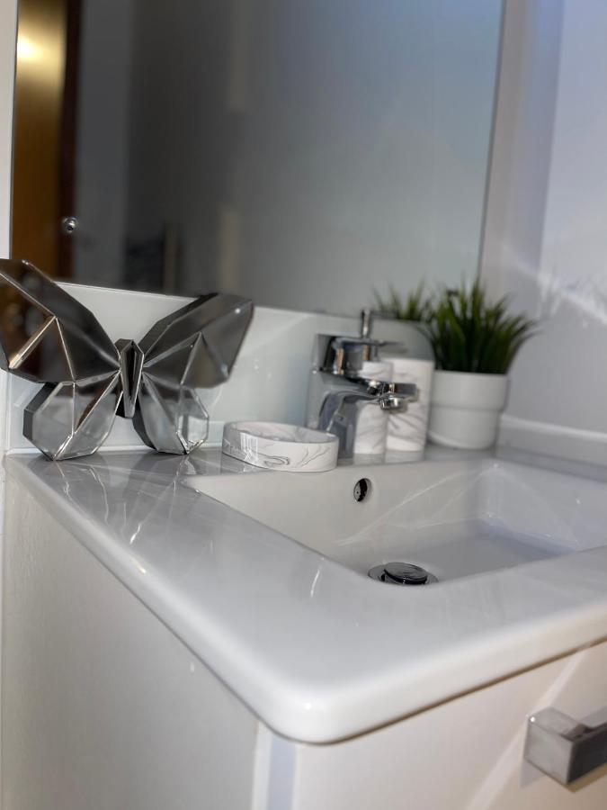 Modern Spacious 1 Bed Flat In Birmingham City Centre With Free Parking, Fast Free Wifi And Netflix Eksteriør billede