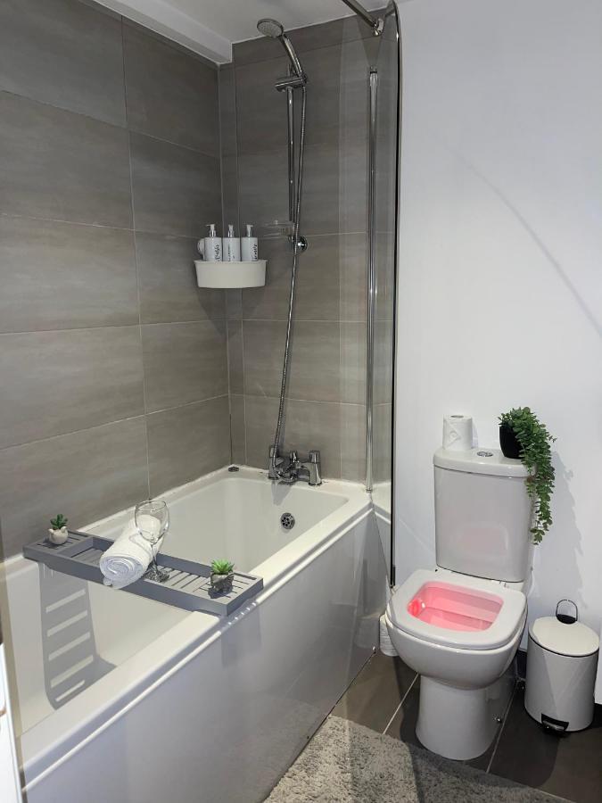 Modern Spacious 1 Bed Flat In Birmingham City Centre With Free Parking, Fast Free Wifi And Netflix Eksteriør billede