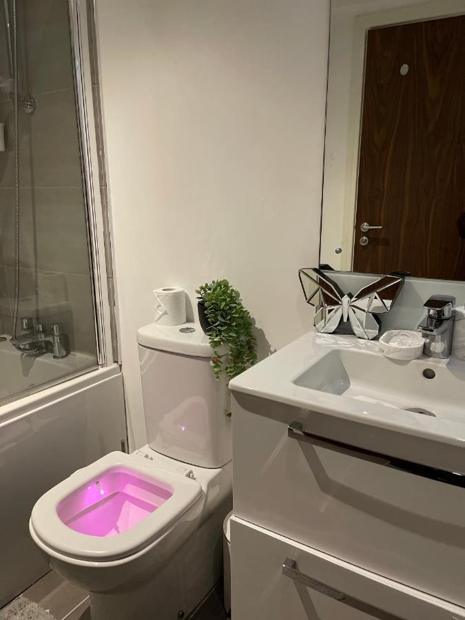 Modern Spacious 1 Bed Flat In Birmingham City Centre With Free Parking, Fast Free Wifi And Netflix Eksteriør billede
